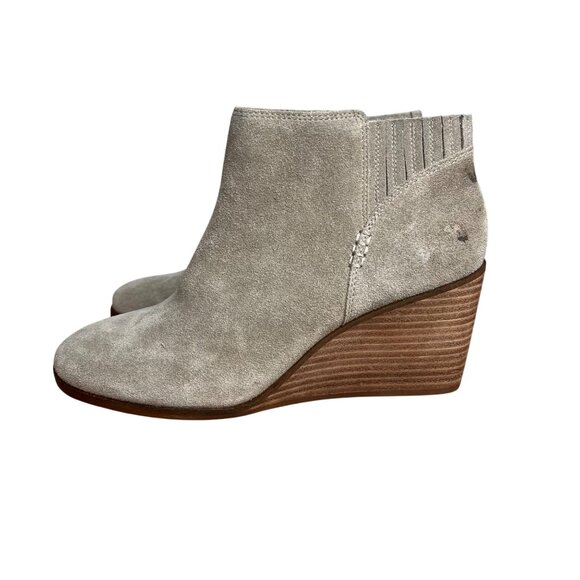 Lucky Brand Zorla Wedge Ankle Boot‎ Size 10 Beige Suede Zip 3.25" Heel NEW - Picture 1 of 12